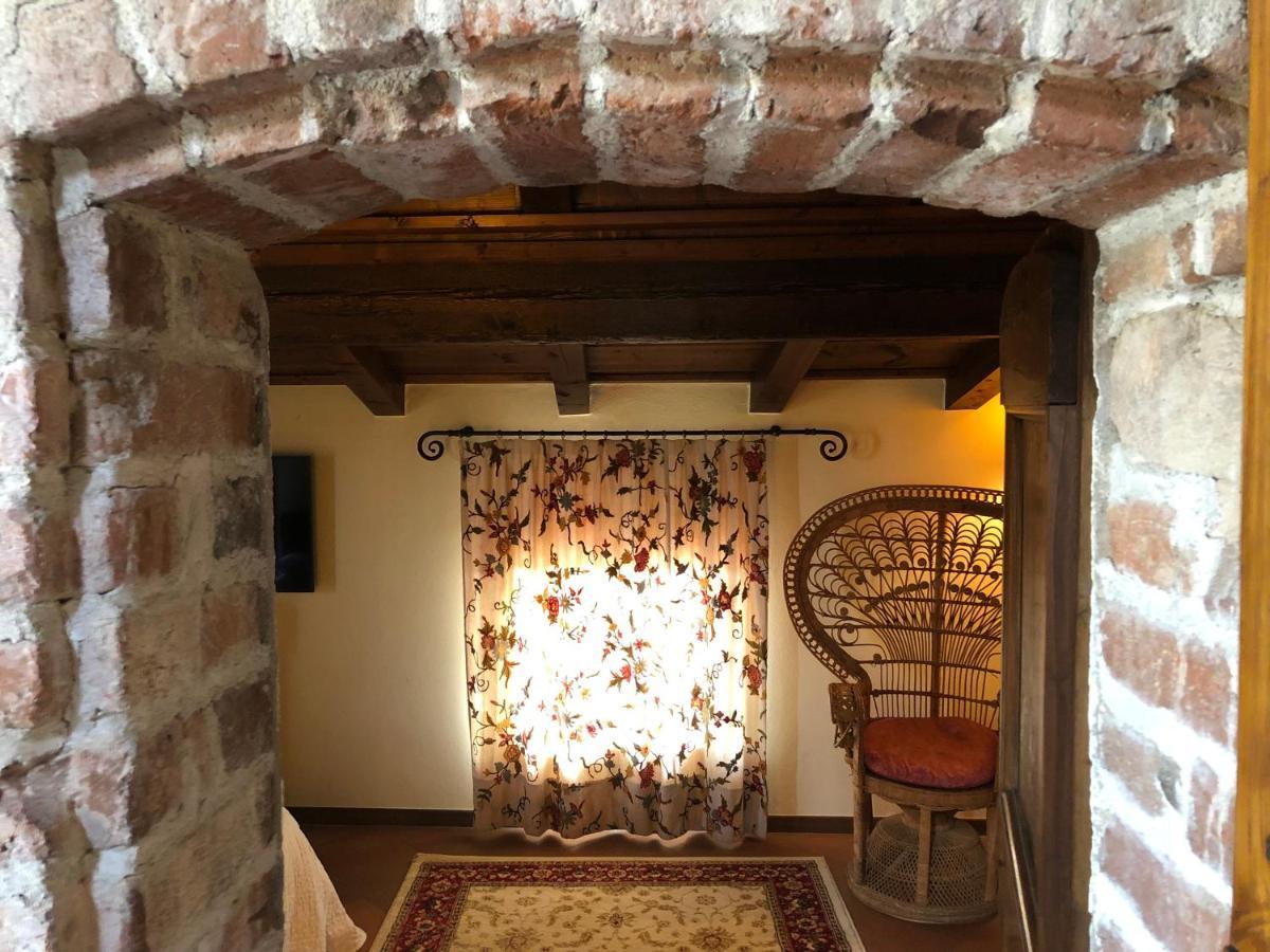 Castello Di Cernusco Lombardone Bed & Breakfast Exterior photo
