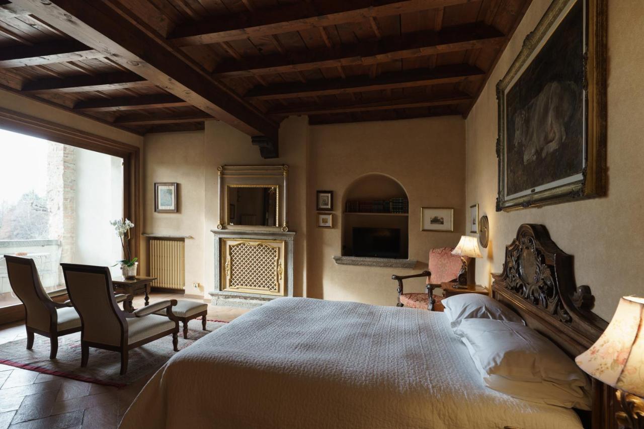 Castello Di Cernusco Lombardone Bed & Breakfast Exterior photo
