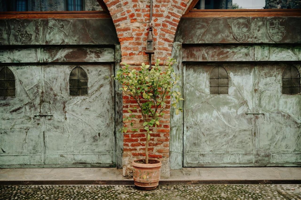 Castello Di Cernusco Lombardone Bed & Breakfast Exterior photo