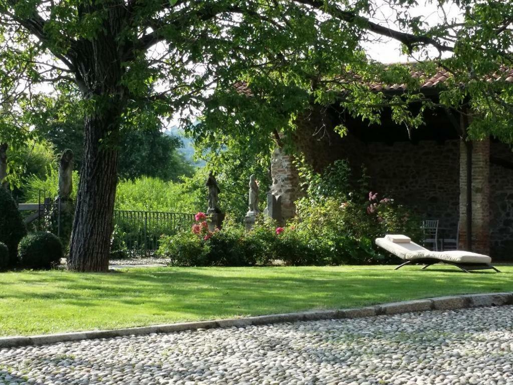 Castello Di Cernusco Lombardone Bed & Breakfast Exterior photo