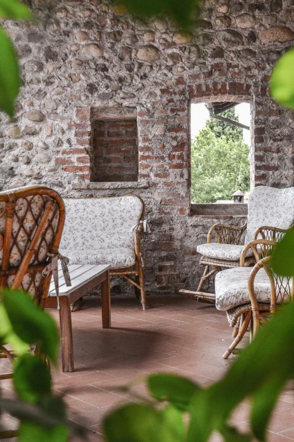 Castello Di Cernusco Lombardone Bed & Breakfast Exterior photo